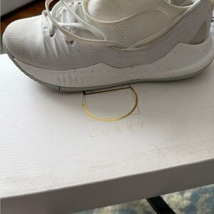 Under Armour White Youth Curry 5 Shoe Box Label